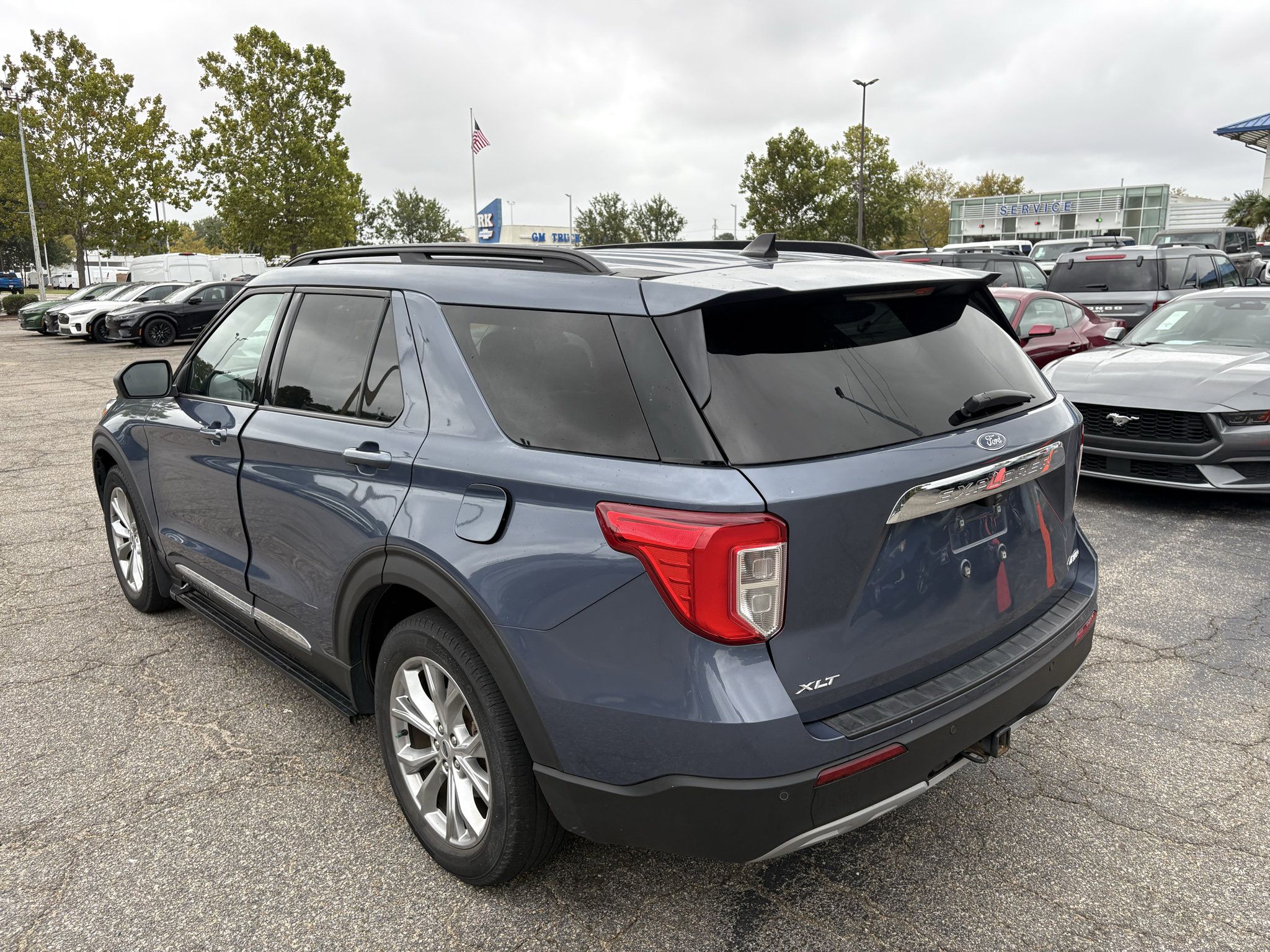 Used 2021 Ford Explorer XLT w/ Equipment Group 202A AWD/4WD image 7