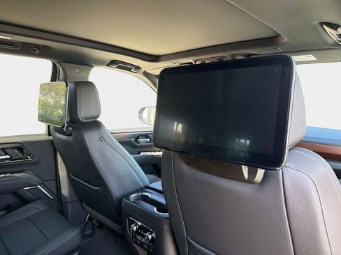 Used 2026 GMC Yukon Denali w/ Advanced Technology Package AWD/4WD image 29