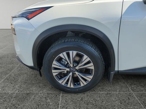 Used 2023 Nissan Rogue SV image 14