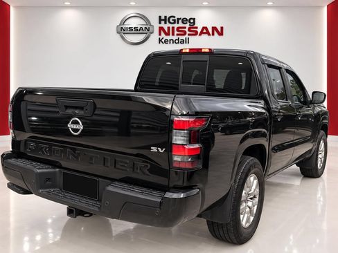 Used 2022 Nissan Frontier SV w/ SV Premium Package RWD image 2