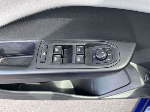 Used 2022 Volkswagen Taos SE w/ Panoramic Sunroof Package FWD image 30