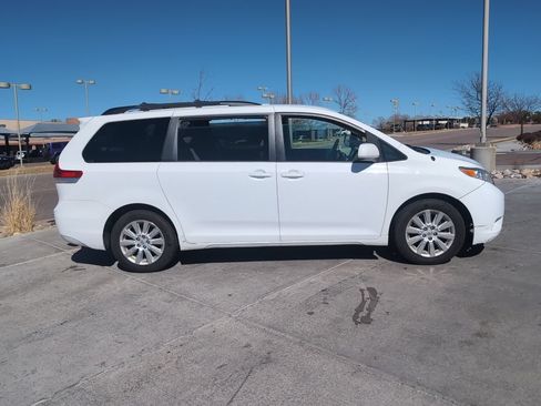 Used 2013 Toyota Sienna LE w/ Towing Pkg AWD/4WD image 8