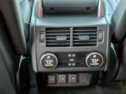 Used 2024 Land Rover Discovery Dynamic SE image 28