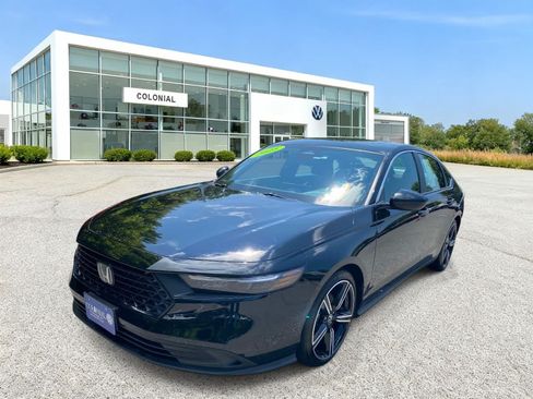 Used 2025 Honda Accord Sport image 1