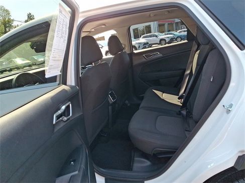 Used 2024 Kia Sportage LX image 13
