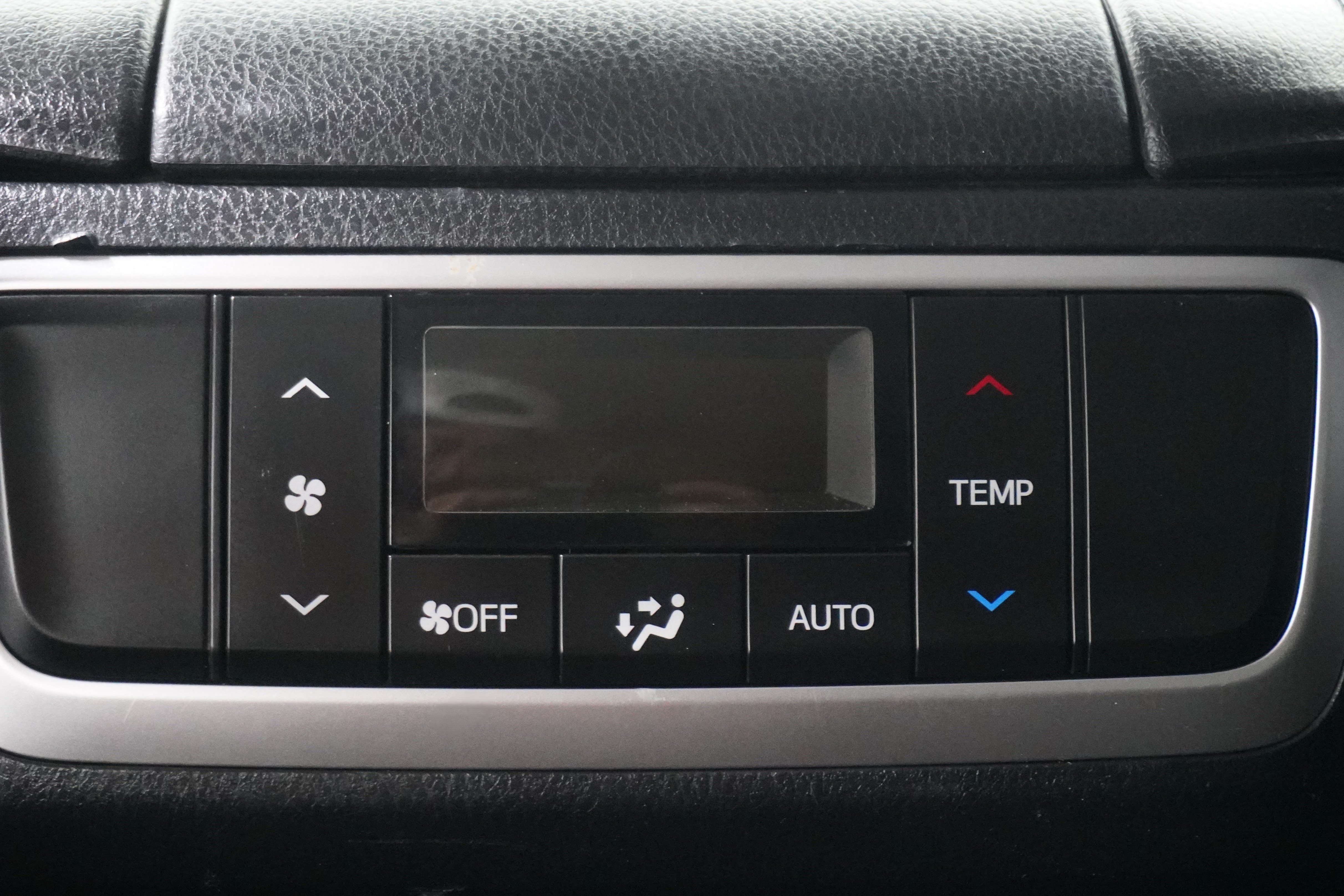 Used 2016 Toyota Highlander XLE FWD image 13