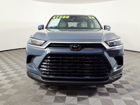 Used 2024 Toyota Grand Highlander AWD image 2