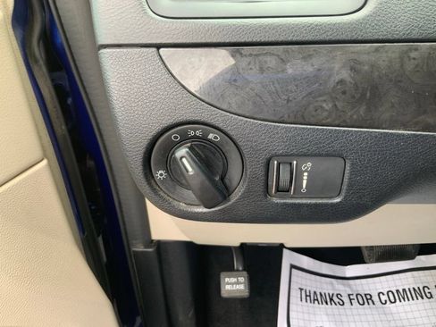 Used 2019 Dodge Grand Caravan SE w/ UConnect Hands-Free Group FWD image 17