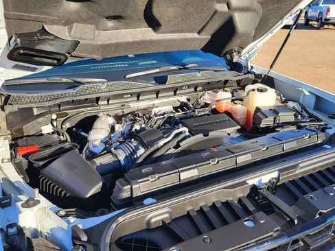 Used 2024 Chevrolet Silverado 2500 ZR2 w/ Technology Package image 35