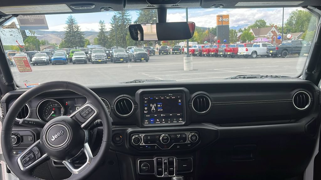 Used 2023 Jeep Wrangler Unlimited Sahara AWD/4WD image 21