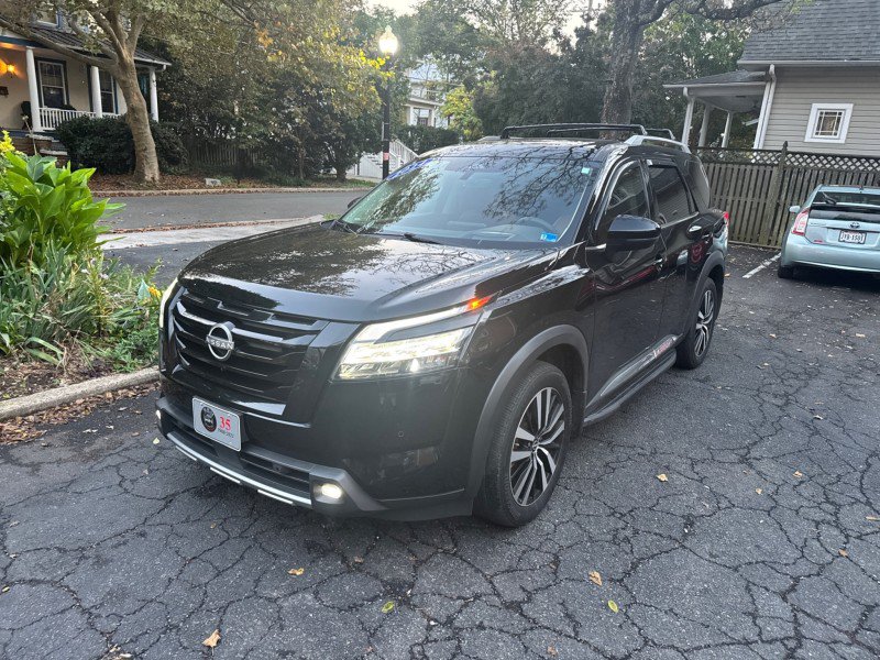 Used 2024 Nissan Pathfinder Platinum w/ Lighting Package (N93) AWD/4WD image 11