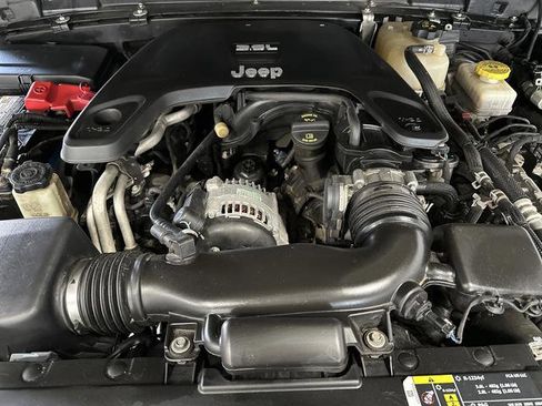 Used 2019 Jeep Wrangler Unlimited Sport S AWD/4WD image 36