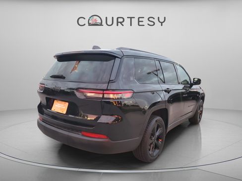 Certified 2022 Jeep Grand Cherokee L Altitude image 3