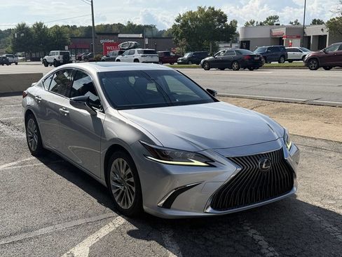 Used 2019 Lexus ES 300h w/ Accessory Package 2 FWD image 3
