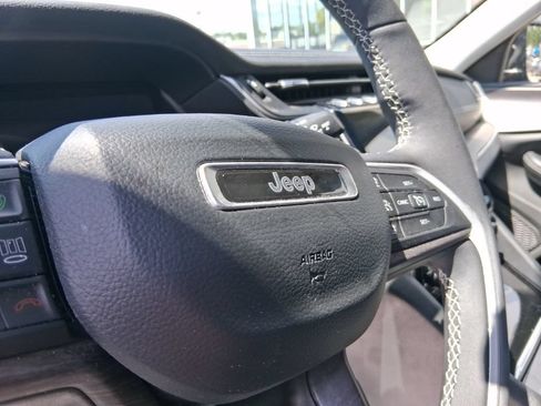 Used 2023 Jeep Grand Cherokee Limited AWD/4WD image 27