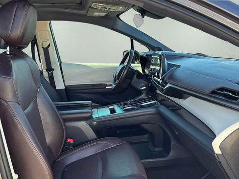 Used 2021 Toyota Sienna Platinum FWD image 14