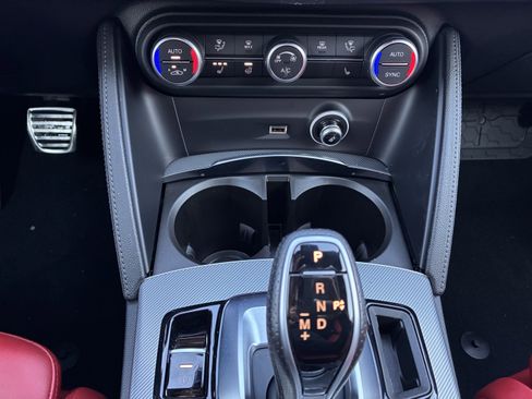 Certified 2024 Alfa Romeo Stelvio Veloce image 19