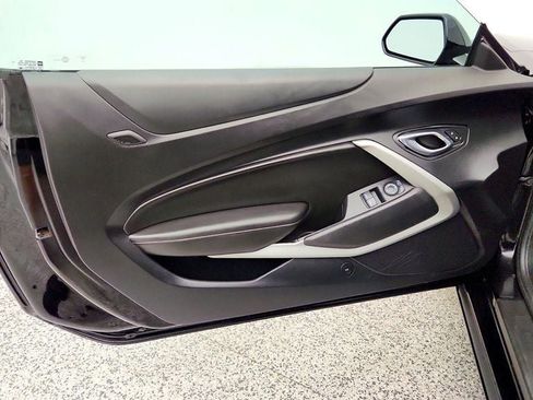 Used 2017 Chevrolet Camaro LT RWD image 10