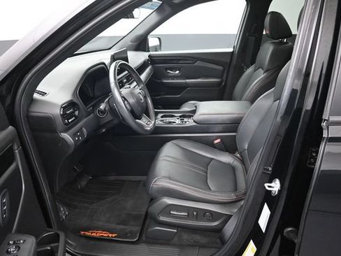 Certified 2025 Honda Pilot TrailSport image 9