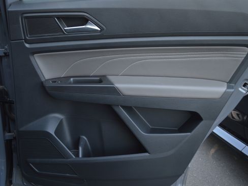 Used 2022 Volkswagen Atlas Cross Sport SE image 31