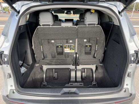 Used 2025 Toyota Sienna XLE w/ XLE Plus Package image 20