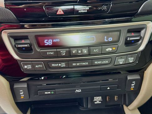 Used 2016 Honda Pilot Touring image 18
