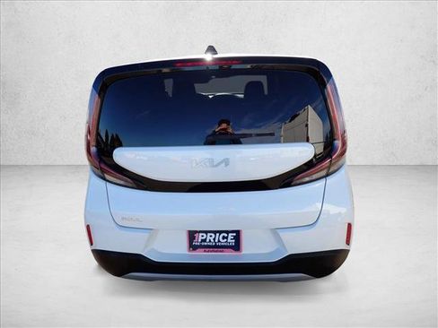 Used 2023 Kia Soul LX w/ LX Technology Package image 3