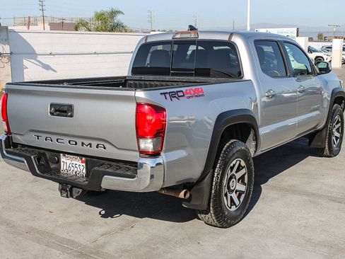 Used 2017 Toyota Tacoma TRD Sport image 9