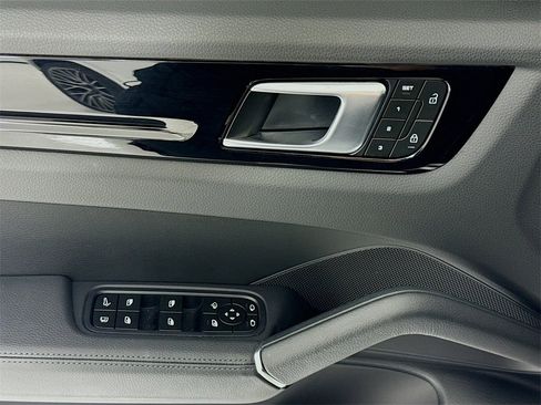 Certified 2023 Porsche Cayenne image 11