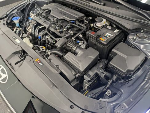 Certified 2025 Hyundai Elantra Sport image 30