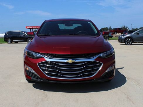 Used 2024 Chevrolet Malibu LT FWD image 2