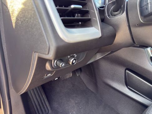 Used 2023 GMC Terrain SLE w/ Driver Convenience Package image 14