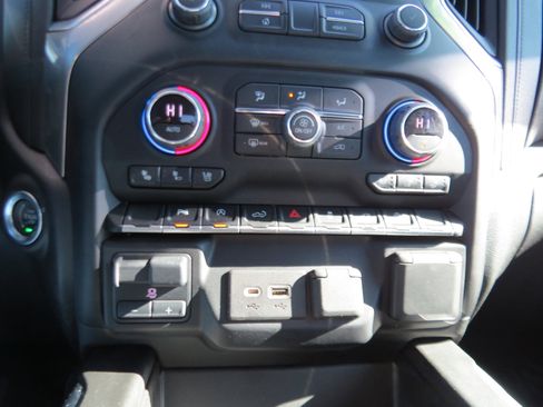 Certified 2022 Chevrolet Silverado 1500 LTZ w/ Z71 Off-Road Package image 27