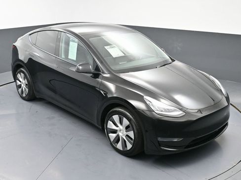 Used 2022 Tesla Model Y Long Range image 46
