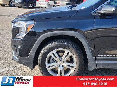 Used 2024 GMC Terrain SLE image 8