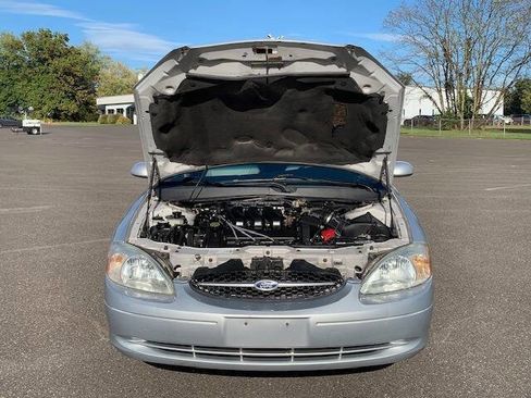 Used 2003 Ford Taurus SEL image 2