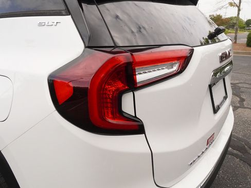 Used 2022 GMC Terrain SLT w/ Infotainment Package II FWD image 31
