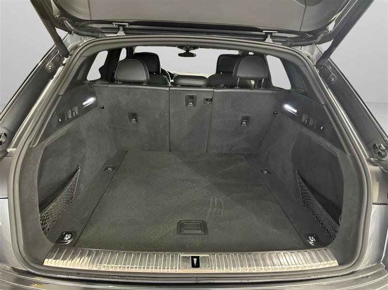 Used 2019 Audi e-tron Prestige w/ Prestige Package AWD/4WD image 9