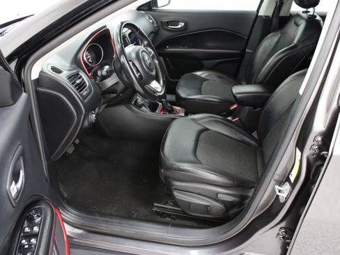 Used 2020 Jeep Compass Trailhawk AWD/4WD image 14