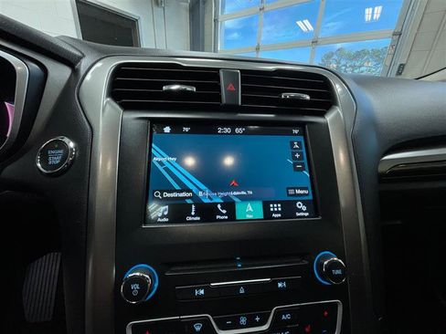 Used 2018 Ford Fusion SE w/ Equipment Group 602A FWD image 18