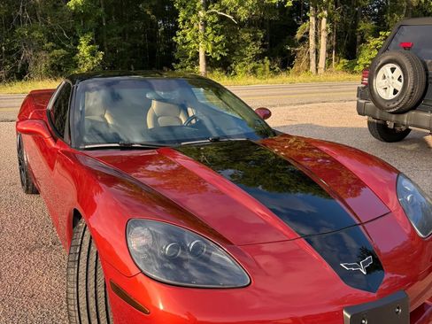 Used 2006 Chevrolet Corvette Coupe w/ Preferred Equipment Group RWD image 7