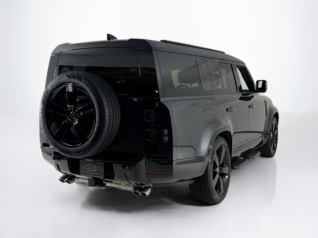 Used 2025 Land Rover Defender 130 V8 AWD/4WD image 5