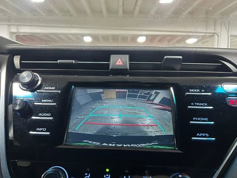 Certified 2018 Toyota Camry LE image 28