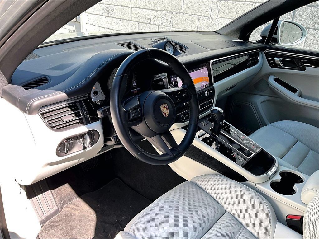 Certified 2023 Porsche Macan GTS AWD/4WD image 4