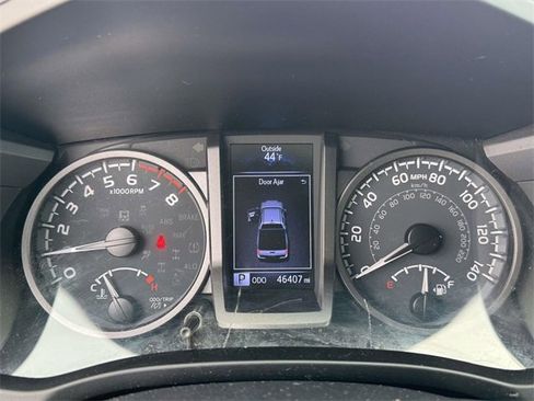 Used 2020 Toyota Tacoma TRD Off-Road image 16