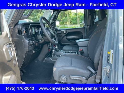 Certified 2025 Jeep Gladiator Mojave w/ Safety Group AWD/4WD image 39