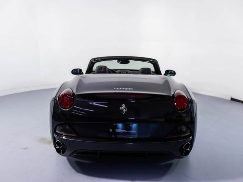 Used 2014 Ferrari California image 7