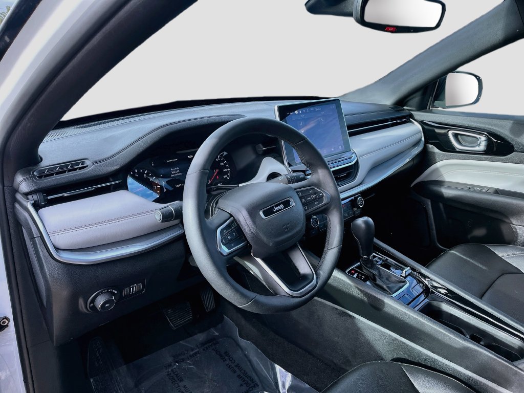 Used 2025 Jeep Compass Limited AWD/4WD image 9