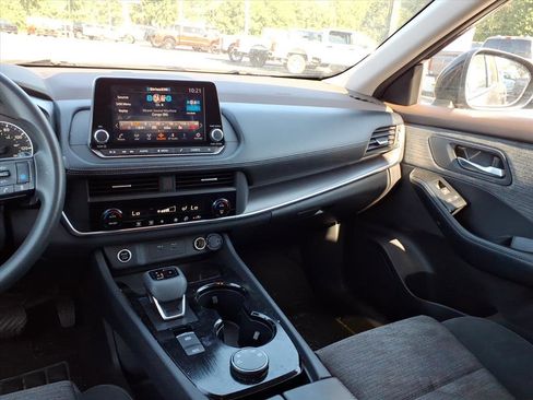 Used 2023 Nissan Rogue SV image 18
