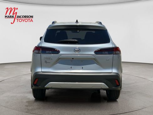 Used 2026 Toyota Corolla Cross LE FWD image 6